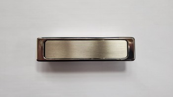 Flush pull handles for sliding doors